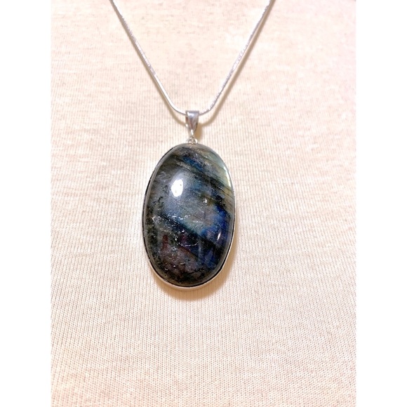 π Beautiful shimmering Labradorite necklace - Picture 5 of 10